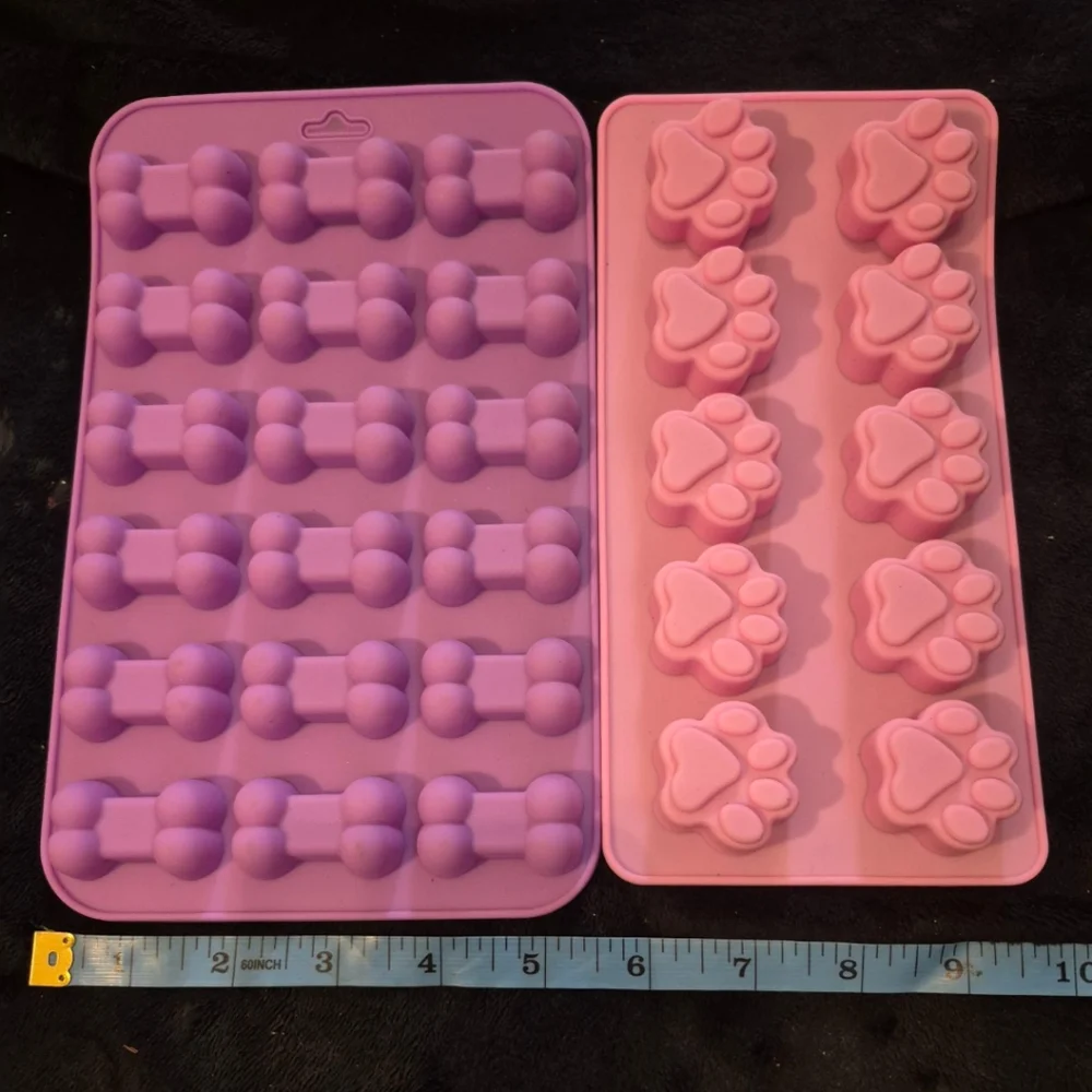Silicone Baking Molds in Purple and Pink